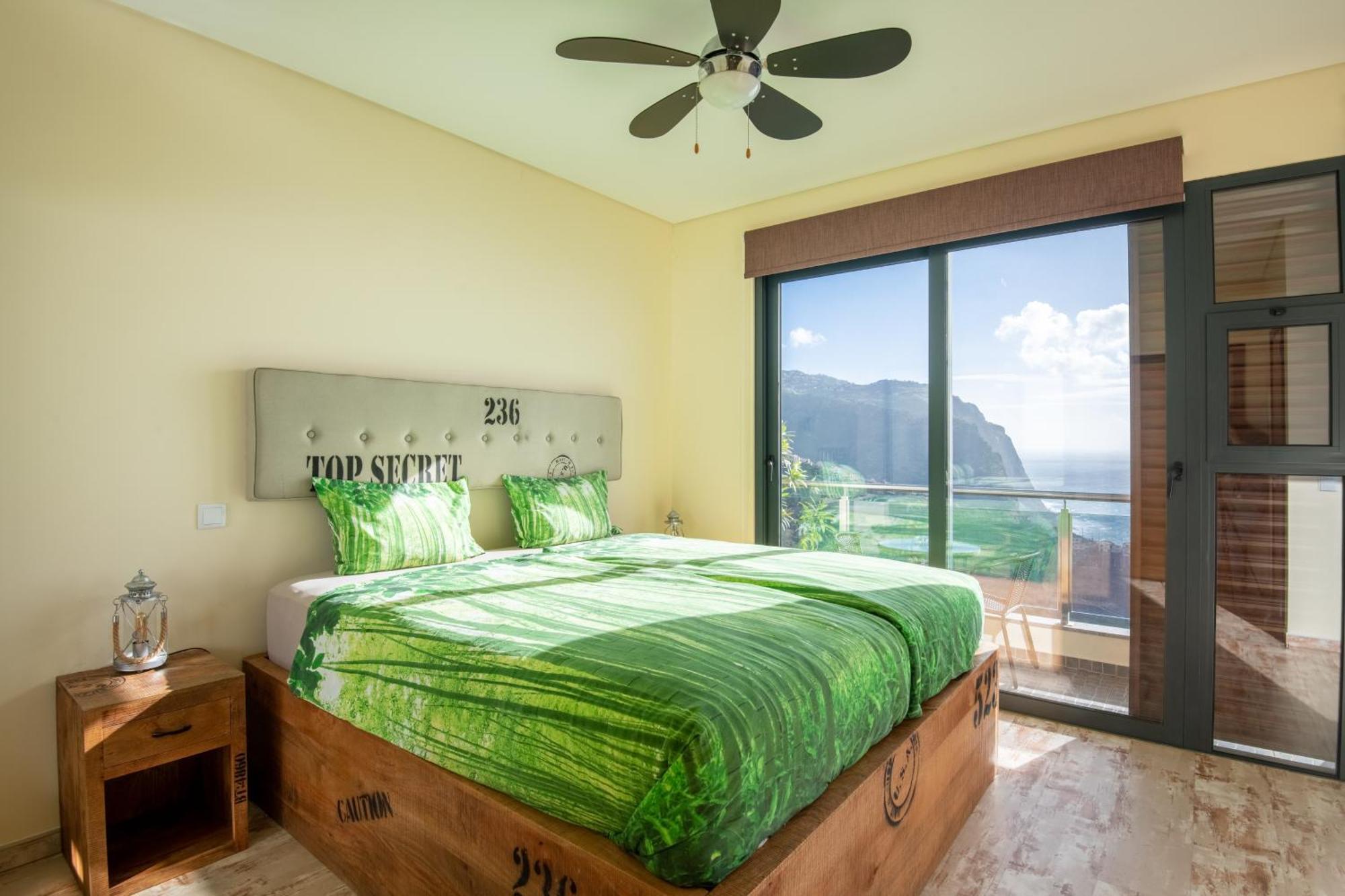 Guesthouse-Theview (Adults Only) Ribeira Brava Bagian luar foto